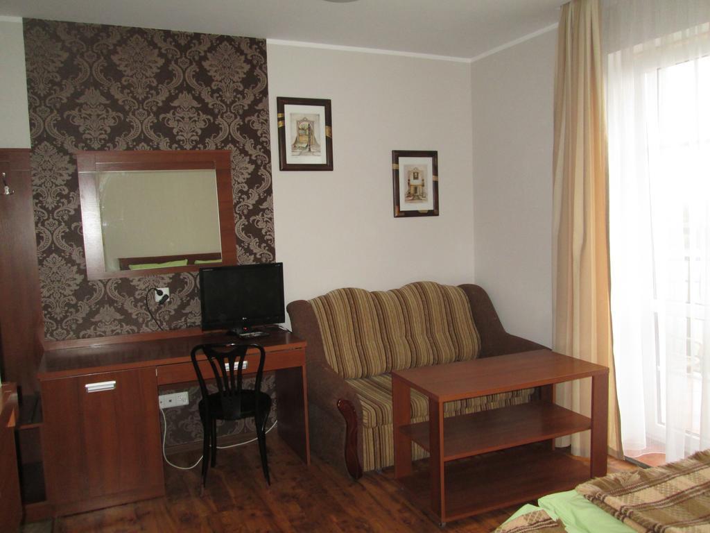 Magnat Hotel Restauracja 布罗德尼察 客房 照片