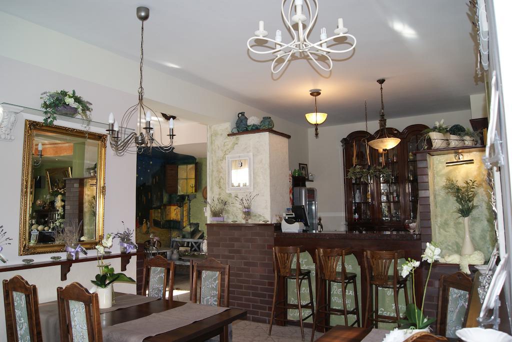 Magnat Hotel Restauracja 布罗德尼察 外观 照片