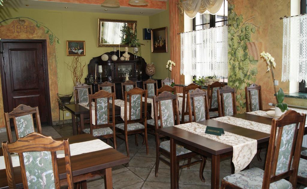 Magnat Hotel Restauracja 布罗德尼察 外观 照片